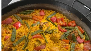 paella walencka z kurczakiem i królikiem